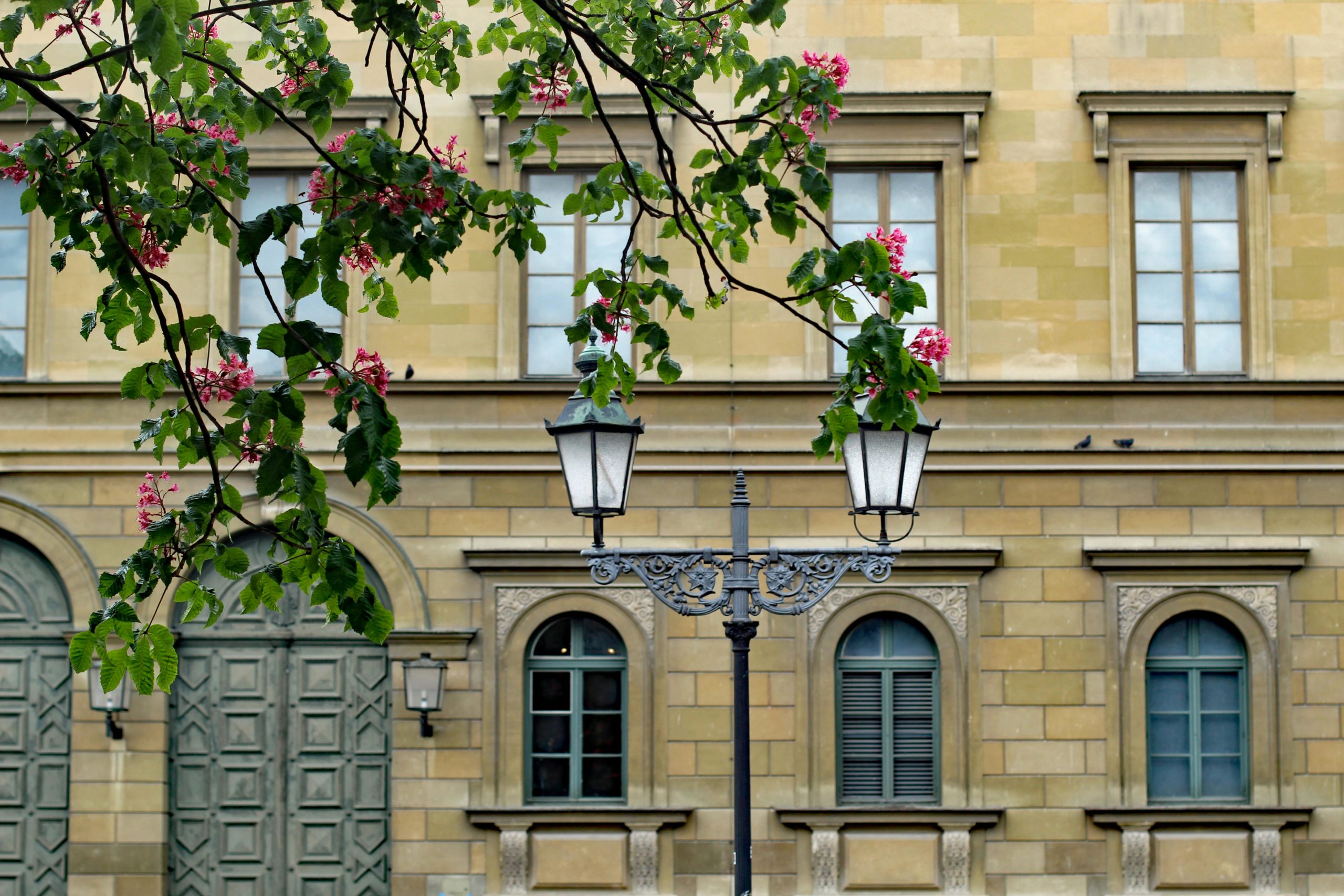 Bâtiment officiel à Berne, symbole de l’application de la Lex Koller sur les acquisitions immobilières par des étrangers en Suisse